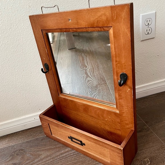 Vintage single post box mirror w 4. L 15. H 19 inch - Picture 11 of 15